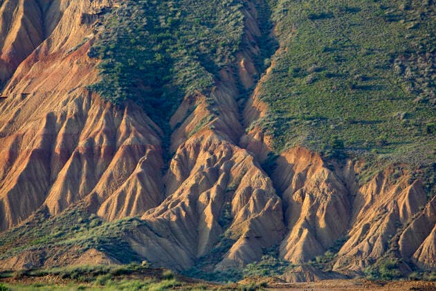 Creative Highlights World Berghang in der Halbwueste im Morgenlicht, Spanien, Navarra, Bardenas Reales mountain slope of semi-desert Bardenas Reales at sunrise, Spain, Navarra, Bardenas Reales BLWS637132 *** Mountain slope of semi desert Bardenas Reales at sunrise, Spain, Navarra, Bardenas Reales BLWS637132 Copyright: xblickwinkel W.xPattynx