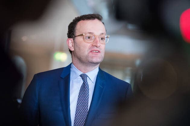 News Bilder des Tages Berlin, Spahn und Heil geben Pressekonferenz zu Gratis FFP2-Masken Bundesgesundheitsminister Jens Spahn (CDU) während der Pressekonferenz im deutschen Bundestags am 28.01.2021. Hintergrund ist das Empfängerinnen und Empfänger der Grundsicherung kostenlos FFP2-Masken zum Schutz gegen das Coronavirus bekommen sollen. Berlin Bundestag Berlin Deutschland