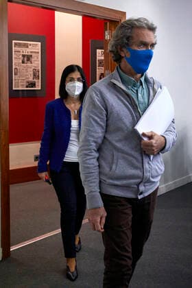 The director of the Centre for Coordination of Alerts and Health Emergencies (CCAES), Fernando Simon and the Minister of Health, Carolina Darias on his arrival at the conference after chairing the meeting of the Interterritorial Council of the National Health System, in the Moncloa Complex, Madrid, (Spain), 28 January 2021. This Thursday the Ministry of Health and the autonomous communities have signed, within the Interterritorial Council of the National Health System (CISNS), the Agreement on the implementation of the vaccination strategy against Covid-19 in Spain , which states that the necessary corrective measures will be applied to ensure the proper vaccination process. 28 JANUARY 2021;CAROLINA DARIAS;HEALTH MINISTER;PANDEMIC;CORONA Copyright: xLagenciaEPxPRESS J.xHellin.xPOOLx 3538582