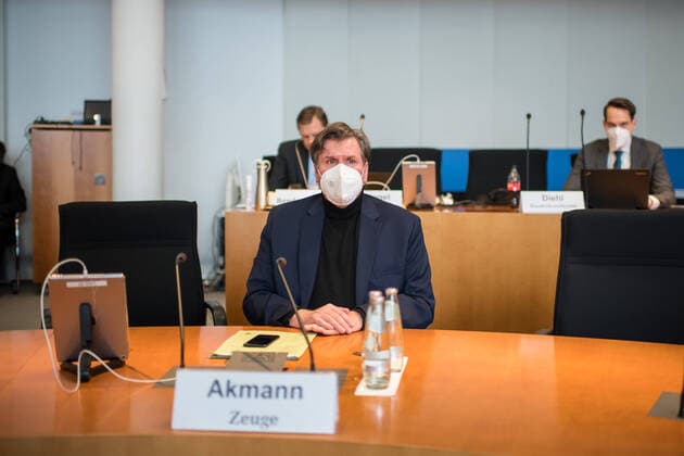 Politik Amri-Untersuchungsausschuss des Bundestag 120. Sitzung des 1. Untersuchungsausschuss der 19. Legislaturperiode des Deutschen Bundestag am Donnerstag den 28. Januar 2021 zur Aufklaerung des Terroranschlag durch den islamistischen Terroristen Anis Amri auf den Weihnachtsmarkt am Berliner Breitscheidplatz im Dezember 2016. Im Bild: Staatssekretaer Torsten Akmann von der Senatsverwaltung fuer Inneres und Sport des Landes Berlin vor seiner Zeugenvernehmung. 28.1.2021, Berlin *** Politics Amri Investigative Committee of the Bundestag 120 meeting of the 1 Investigative Committee of the 19 legislative period of the German Bundestag on Thursday 28 January 2021 to investigate the terrorist attack by the Islamist terrorist Anis Amri on th