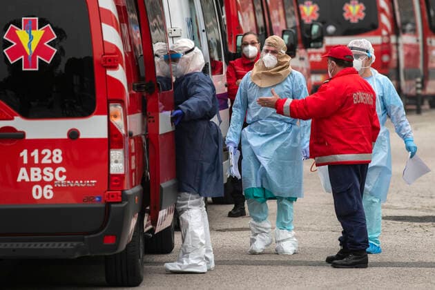 January 29, 2021, Lisbon, Portugal: Health workers wearing personal protective equipment suits (PPE) assists a patient infected with Covid-19 while waiting inside an ambulance..Dozens of ambulances line up to drop off patients infected with Covid-19 at the Santa Maria hospital in Lisbon. The wait can take up to 12 hours. While waiting, patients receive assistance inside the emergency vehicles. Lisbon Portugal - ZUMAs197 20210129_zaa_s197_092 Copyright: xHugoxAmaralx