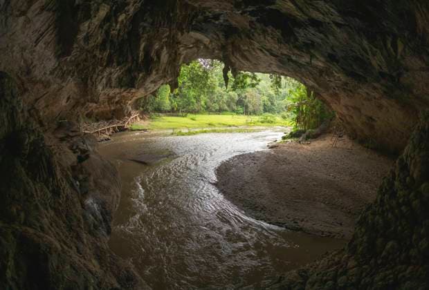 Creative Highlights World Picturesque scenery of narrow river flowing through Tham Lot cave covered with lush green tropical vegetation in Thailand, Model released Copyright: xPacoxFarerox MR