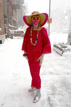 Bilder des Jahres 2021, Entertainment 02 Februar Entertainment Themen der Woche KW05 Entertainment Bilder des Tages February 1, 2021, New York, New York, USA: The Masked Hatter in tropical mode during the snowstorm, .The Upper West Side, NYC.February 1, 2021. New York USA - ZUMAms4_ 20210201_zaf_ms4_002 Copyright: xSoniaxMoskowitzxGordonx