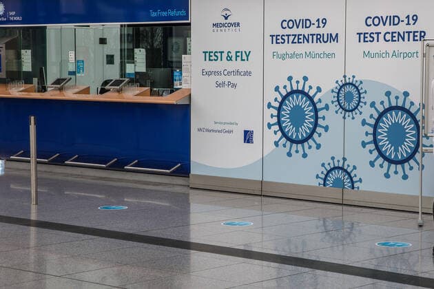 Muenchen, Deutschland 01. Feb 2021: Im Flughafen Franz Josef Strauß in der Landeshauptstadt München, ist wegen dem zweiten Lockdown zur Bekämpfung der Corona-Pandemie nur wenig Betrieb. Im Bild ist das Covid-19-Testzentrum zu sehen. Flughafen Bayern Copyright: xFotostandx xFritschx