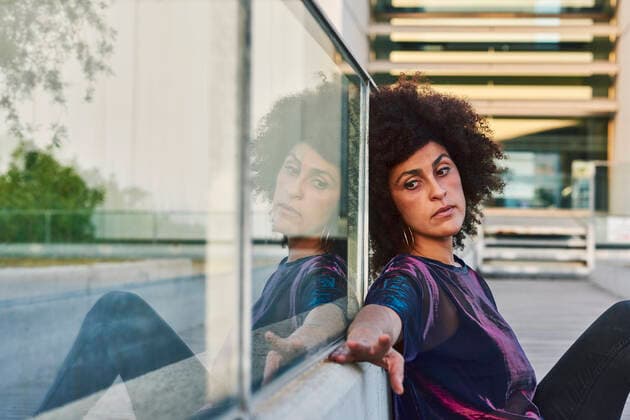 IMAGO Creative: Gesellschaft, Armut Woman sitting on the street Granada, AL, Spain CR_FPOBYG210203-635722-01 ,model released, Symbolfoto