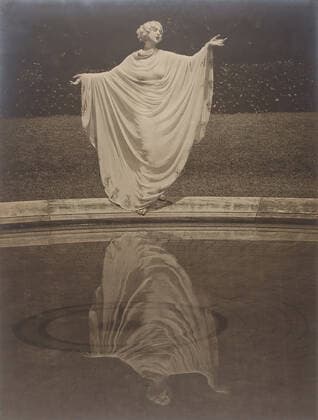 Arnold Genthe, Ruth St. Denis (Dancing), Staatliche Landesbildstelle Hamburg, collection on the history of photography, silver gelatin paper, black and white positive process, image size: height: 34.00 cm; width: 25.80 cm, signed: recto u. li.: Arnold Genthe N. Y, Sticker: verso: exhibition sticker: Eleventh International Salon of Photography, Camera Pictorialist, 1928, stamp: verso and right: portrait photography, fashion photography, woman, dancer, dress, fountain (garden), reflection (of light), arm positions, gestures, dancing, historical person, full-length portrait, movement, Ruth Saint Denis  Copyright Artokoloro LCMH201205_01544