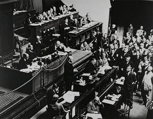 Erich Salomon, Dr. Gustav Stresemann at the League of Nations Conference during his last speech on September 9, 1929, Staatliche Landesbildstelle Hamburg, Collection on the History of Photography, silver gelatin paper, black and white positive process, image size: height: 27.30 cm; width: 35.00 cm, stamp: verso center: PHOTO DR. ERICH SALOMON, REPRESENTED BY, PETER HUNTER, PRESS FEATURES, address AMSTERDAM, inscribed: verso and on the cardboard: object inscription of the Staatliche Landesbildstelle: photographer, title, year, measurements and inventory number handwritten in black, reporting photography, politicians, governing and representative bodies  Copyright Artokoloro LCMH201205_01866