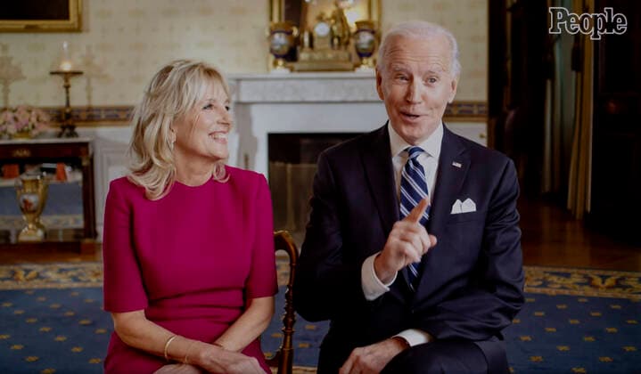 Bilder des Jahres 2021, Entertainment 02 Februar Entertainment Themen der Woche KW05 Entertainment Bilder des Tages February 04, 2021, Washington, District of Columbia - In their first White House interview, President JOE BIDEN and Dr. JILL BIDEN speak to People Magazine for their cover story. Washington USA - ZUMAce6_ 20210204_zaf_ce6_010 Copyright: xPeople.Comx