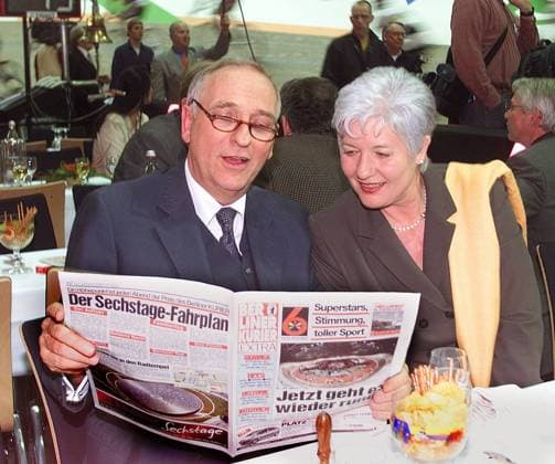 Thema: 90. Berliner 6. Tage Rennen im Velodrom: Klaus Böger mit Frau Angelika *** Topic 90 Berlin 6 days race at the Velodrom Klaus Böger with wife Angelika Copyright: xIMAGOxHenryxH.xHerrmannx