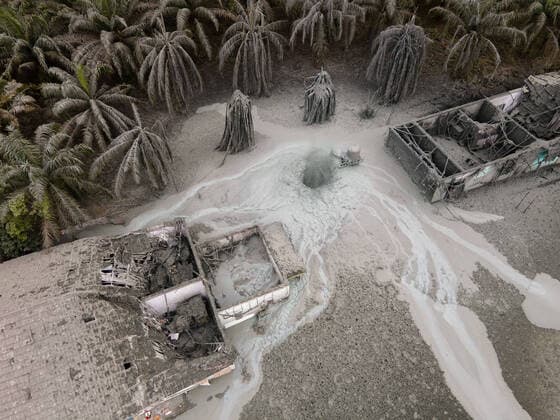 Bilder des Jahres 2021, News 02 Februar News Themen der Woche KW05 News Bilder des Tages (210205) -- PEKANBARU, Feb. 5, 2021 -- Aerial photo shows the site of a natural gas burst at a boarding school in Pekanbaru, Riau, Indonesia, Feb. 5, 2021. (Photo by Xinhua) INDONESIA-PEKANBARU-NATURAL GAS-BURST AfriantoxSilalahi 