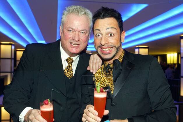 Felix Copyright: IMAGO. Herrmann 12.02.2003 Thema: Berlinale Erüffnungsparty des neuen Szenerestaurants und Bar Felix im Hotel Adlon in Berlin Dieter Schroth und Harald Glööckler *** Felix Copyright IMAGO Herrmann 12 02 2003 Theme Berlinale Opening party of the new trendy restaurant and bar Felix in the Hotel Adlon in Berlin Dieter Schroth and Harald Glööckler Copyright: xEventpressxHerrmannx