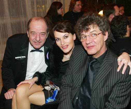 Echo 2003 Copyright: IMAGO. Herrmann Datum: 15.02. 2003 Thema: Echo Preisverleihung 2003 und Party im ICC Berlin mit den Preistraegern und Gaesten : Ralph Siegel mit seiner Kriemhild und Produzent Eugen Römer *** Echo 2003 Copyright IMAGO Herrmann Date 15 02 2003 Topic Echo award ceremony 2003 and party in the ICC Berlin with the award winners and guests Ralph Siegel with his Kriemhild and producer Eugen Römer Copyright: xEventpressxHerrmannx