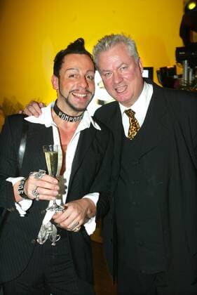 Auto Trophy Medientreff Copyright: IMAGO. Herrmann 27.09.2003 Thema: Preisverleihung der Auto Trophy und Medientreff im Meilenwerk Berlin mit den Gästen : Modedesigner Harald Glööckler mit Dieter Schroth *** Auto Trophy Medientreff Copyright IMAGO Herrmann 27 09 2003 Topic Award ceremony of the Auto Trophy and Medientreff at Meilenwerk Berlin with the guests fashion designer Harald Glööckler with Dieter Schroth Copyright: xEventpressxHerrmannx