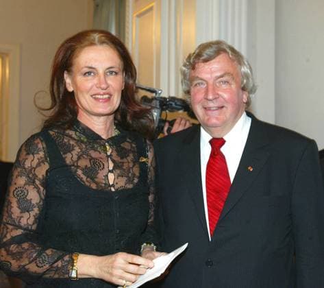 Dinner Bundespräsiidenten Japan Copyright: IMAGO. Herrmann 29.03.2004 Thema: Dinner beim Bundespräsiidenten mit Vertretern der deutschen Wirtschaft anlässlich Deutschland in Japan 2005 2006 . Mit : Irene und Gerd Schulte-Hillen Copyright: xEventpressxHerrmannx