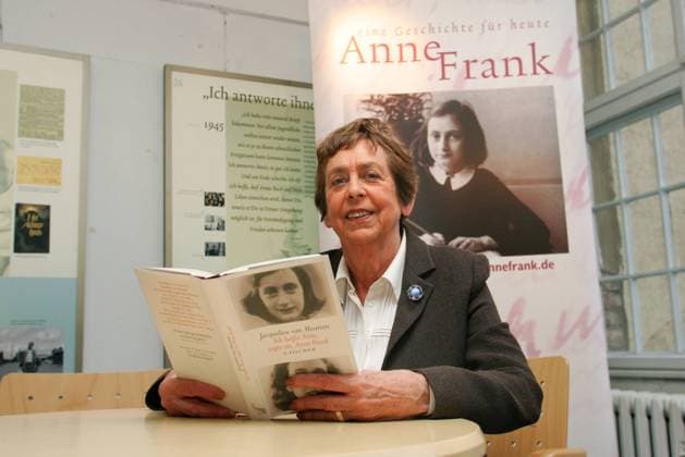 Jacqueline van Maarsen Copyright: IMAGO. Herrmann 26.05.2004 Thema: Buchpremiere von Jacqueline van Maarsen : Ich heiße Anne, sagte sie, Anne Frank im Anne Frank Zentrum Rosenthaler Straße *** Jacqueline van Maarsen Copyright IMAGO Herrmann 26 05 2004 Theme Book premiere by Jacqueline van Maarsen My name is Anne, she said Anne Frank at the Anne Frank Zentrum Rosenthaler Straße Copyright: xEventpressxHerrmannx