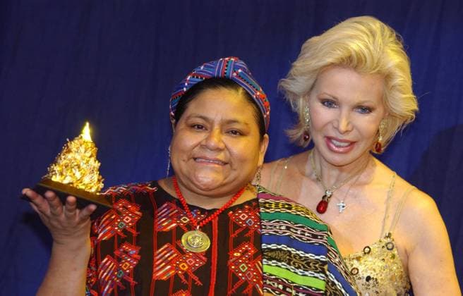 UNECO Gala 2004 Rigoberta Menchu mit Uter Ohoven Copyright: IMAGO. Nass 06.11.2004 Thema: UNESCO Benefiz Gala 2004 f?r Kinder in Not in Neuss Copyright: xEventpressx xNassx