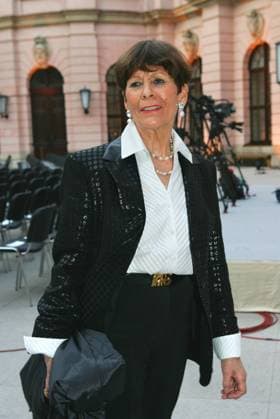 Kohl Geburtstag Copyright: IMAGO. Herrmann 11.04.2005 Thema: Gala zum 75. Geburtstag von Albundeskanzler Dr. Helmut Kohl im Schlueterhof des Deutschen Historischen Museum mit den Gaesten: Kohls Sekretärin Juliane Weber *** Kohl Birthday Copyright IMAGO Herrmann 11 04 2005 Theme Gala for the 75th birthday of Chancellor Dr Helmut Kohl in the Schlueterhof of the German Historical Museum with the guests Kohls secretary Juliane Weber Copyright: xEventpressxHerrmannx