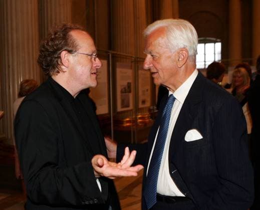 Parsifal im Palast der Republik Copyright: IMAGO. Herrmann 11.09.2005 Kultursenator Thomas Flierl mit Richard vonb Weizsaecker Unter dem Motto . Wagner Rules wird die Parsifal Inzenierung von Bernd Eichinger in den Palast der Republik Ybertragen aus Anlass des 50.Jubilums der deutschen Staatsoper *** Parsifal at the Palace of the Republic Copyright IMAGO Herrmann 11 09 2005 Senator of Culture Thomas Flierl with Richard vonb Weizsaecker Under the motto Wagner Rules, Bernd Eichingers production of Parsifal is being staged at the Palace of the Republic on the occasion of the 50th anniversary of the German State Opera. Copyright: xEventpressxHerrmannx