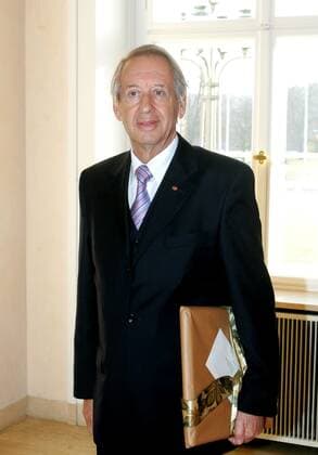 Johannes Rau Empfang Copyright: IMAGO. Herrmann 16.01.2006 Thema: Empfang zum 75. Geburtstag von EX-Bundespräsident Johannes Rau in Schloss Bellevue in Berlin . Leider war der Jubilar so schwer krank des er selber nicht erscheinen konnte. Paul Spiegel *** Johannes Rau Reception Copyright IMAGO Herrmann 16 01 2006 Theme Reception for the 75th birthday of EX Federal President Johannes Rau in Bellevue Palace in Berlin Unfortunately, the jubilarian was so seriously ill that he himself could not appear Paul Spiegel Copyright: xEventpressxHerrmannx
