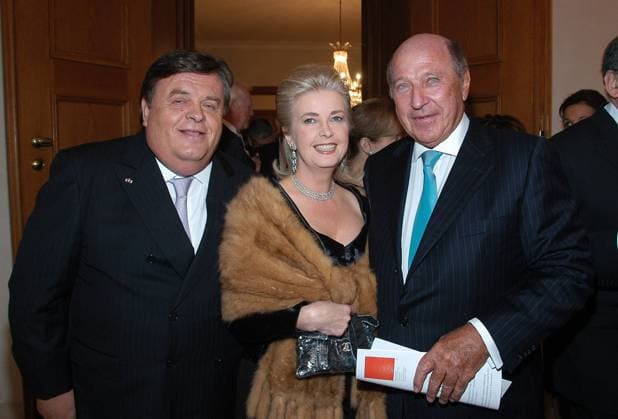 Eventpress Mathias Krohn Copyright:IMAGO. Mathias Krohn Datum: 18.10.2006 Thema : Jubilaeumsgala zu Gunsten des Chaim Sheba Medical Centers in Tel Aviv im Schloß Bellevue in Berlin. Mit : V.l.: Helmut und Danielle Thoma mit Dietrich Garski *** Eventpress Mathias Krohn Copyright IMAGO Mathias Krohn Date 18 10 2006 Theme Anniversary Gala in aid of the Chaim Sheba Medical Center in Tel Aviv at Bellevue Palace in Berlin With V l Helmut and Danielle Thoma with Dietrich Garski Copyright: xEventpress MathiasxKrohnx