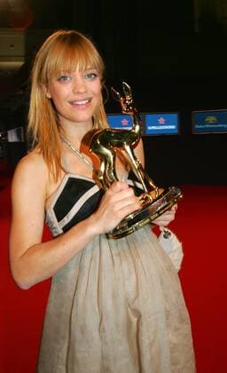 Bambi Verleihung 2006 Copyright: IMAGO. Herrmann 30.11.2006 Thema: Bambi Verleihung 2006 im Mercedes Museum in Stuttgart mit den Preistraegerin : Heike Makatsch schwanger *** Bambi Award 2006 Copyright IMAGO Herrmann 30 11 2006 Topic Bambi Award 2006 in the Mercedes Museum in Stuttgart with the award winner Heike Makatsch pregnant Copyright: xEventpressxHerrmannx