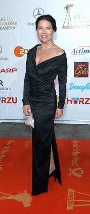 Eventpress Mathias Krohn Copyright:IMAGO. Mathias Krohn Datum: 01.02.2007 Thema : 42. Goldene Kamera Verleihung im Axel Springer Verlag in Berlin. Mit : Gudrun Landgrebe Kleid schwarz Satin gerafft *** Eventpress Mathias Krohn Copyright IMAGO Mathias Krohn Date 01 02 2007 Topic 42 Golden Camera Award Ceremony at Axel Springer Publishing House in Berlin With Gudrun Landgrebe Dress black Satin gathered Copyright: xEventpress MathiasxKrohnx
