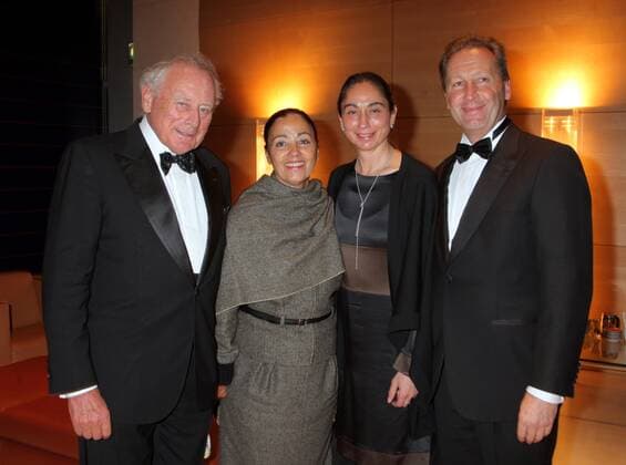 Elite -Mittelstandpreis 2007 Familenfoto Reinhold Wuerth mit Fau Carmen, Tochter und Nachfolgerin Bettina und deren Mann Markus Würth (r) Verleihung des Europäischer Elite -Mittelstandpreis 2007 an Alt-Bundeskanzler Dr. Gerhard Schröder bei Bertelsmann Bertelsmann Haus in Berlin Copyright: IMAGO. Herrmann Datum: 05.11.2007 Copyright: xEventpressxHerrmannx