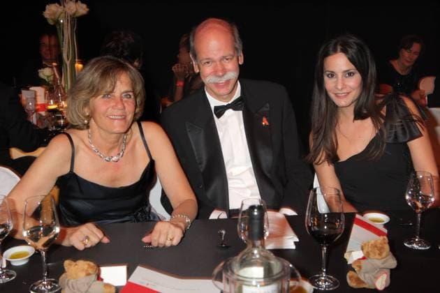 AIDS Gala 2007 Ingeborg Schäuble mit Dieter Zetsche und Hedieh Loubier (der Frau der Escada Chefs ) (r) AIDS Gala 2007 14. Festliche Operngala fuer die AIDS-Stiftung in der Deutschen Oper Berlin am 10.11.2007 Copyright: IMAGO. Herrmann *** AIDS Gala 2007 Ingeborg Schäuble with Dieter Zetsche and Hedieh Loubier the wife of the Escada Chefs r AIDS Gala 2007 14 Festive Opera Gala for the AIDS Foundation at the Deutsche Oper Berlin on 10 11 2007 Copyright IMAGO Herrmann Copyright: xEventpressxHerrmannx