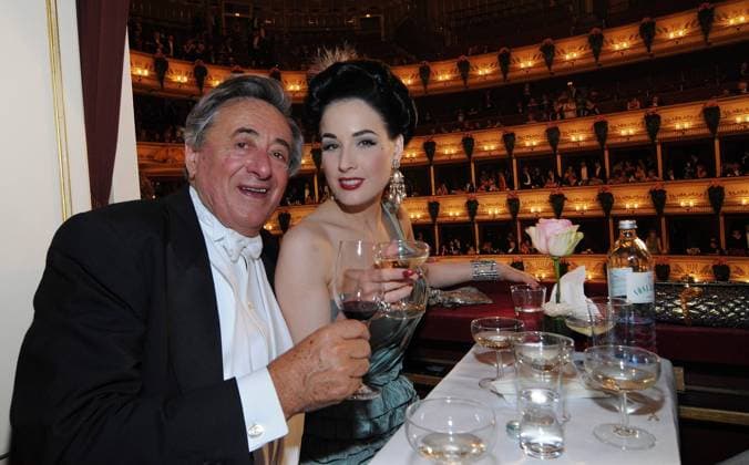 53. Opernball in der Staatsoper in Wien Richard ( Moertel ) Lugner mit Dita von Teese beim 53. Opernball in der Staatsoper in Wien am 31.01.2008 Copyright : IMAGO. Mathias Krohn EVENTPRESS *** 53 Opera Ball at the State Opera in Vienna Richard Moertel Lugner with Dita von Teese at the 53 Opera Ball at the State Opera in Vienna on 31 01 2008 Copyright IMAGO Mathias Krohn EVENTPRESS Copyright: xEventpress MathiasxKrohnx