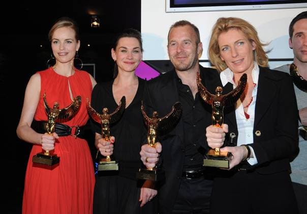 JUPITER - Verleihung 2008 von CINEMA V.l.: Die Preistraeger Nina Hoss (in Gucci, beste Darstellerin Deutschland), Christiane Paul ( in Strenesse), Heino Ferch ( bester Tv-Darsteller) und Maria Furtwaengler (in Versace, beste TV-Darstellerin) bei der JUPITER - Verleihung 2008 von CINEMA in der PURO Sky Lounge im Europacenter in Berlin am 18.04.2008. Copyright : IMAGO. Mathias Krohn EVENTPRESS *** JUPITER Awards 2008 by CINEMA V l The award winners Nina Hoss in Gucci, best actress Germany , Christiane Paul in Strenesse , Heino Ferch best TV actor and Maria Furtwaengler in Versace, best TV actress at the JUPITER Awards 2008 by CINEMA in the PURO Sky Lounge in the Europacenter in Berlin on 18 04 2008 Copyright IMAGO Mathias Kroh Copyright: xEventpress MathiasxKrohnx