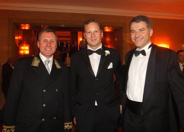 7. Russisch-Deutscher Ball Vladimir Kotenev mit Georg Friedrich Prinz von Preussen und Daniel Terberger beim 7. Russisch-Deutscher Ball der Wirtschaft, Politik und Kultur in der Botschaft der Russischen Foederation in Berlin ( RussenBall Russen ) Copyright: IMAGO. Herrmann 12.09.2008 IMAGO. Foto & News Agentur Berlin Henry H. Herrmann *** 7 Russian German Ball Vladimir Kotenev with Georg Friedrich Prince of Prussia and Daniel Terberger at the 7 Russian German Ball of Economy, Politics and Culture in the Embassy of the Russian Federation in Berlin RussenBall Russen Copyright IMAGO Herrmann 12 09 2008 IMAGO Foto News Agentur Berlin Henry H Herrmann Copyright: xEventpressx