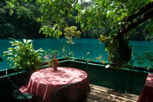 Table at the Blue Lagoon, Port Antonio, Jamaica., Port Antonio, Jamaica, 16.03.2004 Copyright: xNataliexTepper xArcaidxImagesx, Ref14099-1790-1.jpg Heaven,Tropical,Good Condition,Lush,Pink,Famous Place,Landmark,No People,The Caribbean,Jamaica,Horizontal,Colour Image,Photography,Flora,Woody Plant,Tree,Furnishing,Soft Furnishing,Tablecloth,Furniture,Table,Terrace,Water,Lagoon,Outdoors,Day,Nature,Travel,Place Of Interest,Travel Destinations,Vacations  Copyright: xNatalieÊTepperx