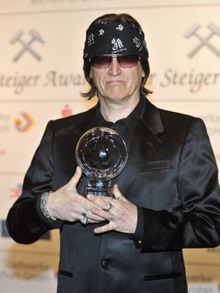 Steiger Award 2009 Preistraeger Gottfried Helnwein bei der Verleihung des Steiger Award 2009 in der Jahrhunderthalle in Bochum am 28.03.2009. Copyright : IMAGO. Mathias Krohn EVENTPRESS *** Steiger Award 2009 Laureate Gottfried Helnwein at the presentation of the Steiger Award 2009 in the Jahrhunderthalle in Bochum on 28 03 2009 Copyright IMAGO Mathias Krohn EVENTPRESS Copyright: xEventpress MathiasxKrohnx