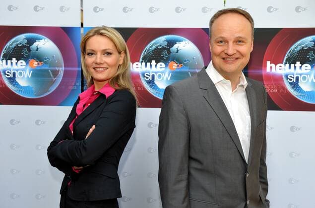 Heute Show Oliver Welke und Martina Hill beim Fototermin zur neuen ZDF heute-show ab dem 26.05.2009 beim Fototermin in Ksln den 19.05.2009 Foto:Christopher Adolph Copyright: IMAGO. Adolph IMAGO. Foto & News Agentur Berlin Henry H. Herrmann *** Heute Show Oliver Welke and Martina Hill at the photo session for the new ZDF heute show from 26 05 2009 at the photo session in Cologne 19 05 2009 Photo Christopher Adolph Copyright IMAGO Adolph IMAGO Foto News Agentur Berlin Henry H Herrmann Copyright: xEventpressx