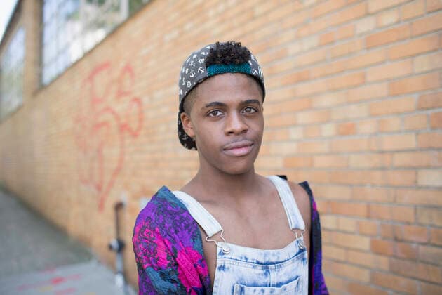 IMAGO Creative: Pride Month 2022, Engagement der Jugendlichen Portrait of a young man with a backwards cap model release HEX17017_TP_3238 Copyright: xTOBIASxPRASSEx