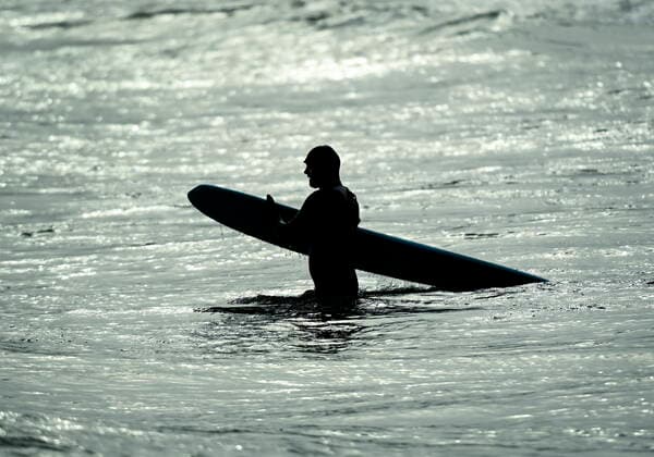 February 12, 2021, Toronto, on, Canada: A man surfs in the frigid ice cold waters of Lake Ontario during the COVID-19 pandemic in Toronto on Friday, February 12, 2021. Toronto Canada  - ZUMAc35_ 20210212_zaf_c35_032 Copyright: xNathanxDenettex