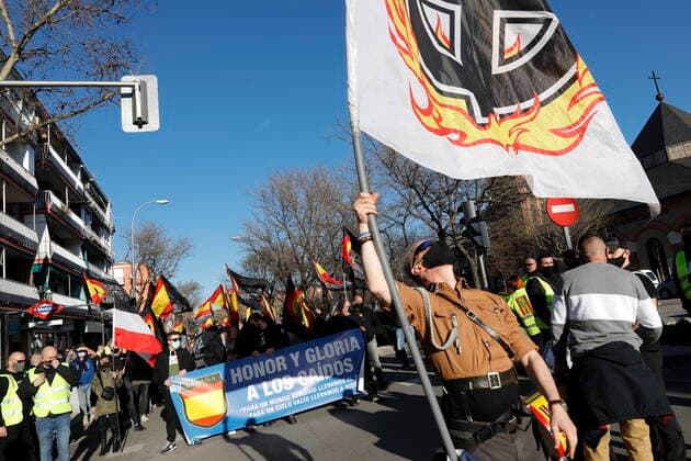 Bilder des Jahres 2021, News 02 Februar News Themen der Woche KW06 News Bilder des Tages Several people participate in a neo-Nazi march in Madrid (Spain), February 13, 2021. Organized by the group Juventud Patriota, the march started at the Ascao metro station and ended at the Nuestra Senora de la Almudena cemetery. 13 FEBRUARY 2021: LINEAR CITY;NAZIS;NEO-NAZIS;FAR RIGHT;BLUE DIVISION;EUROPE;FALLEN;FRANCO;FRANCOISTS;FRANCOISM Jesus Hellin LagenciaEP 02 13 2021 MADRID MADRID Spain Copyright: xJesusxHellinx 3561911