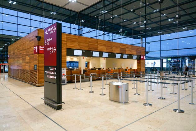 Flughafen Berlin Brandenburg BER, leere Check-In Schalter, Berlin Flughafen Berlin Brandenburg BER, leere Check-In Schalter, Berlin *** Berlin Brandenburg Airport BER, empty check-in counters, Berlin Berlin Brandenburg Airport BER, empty check-in counters, Berlin