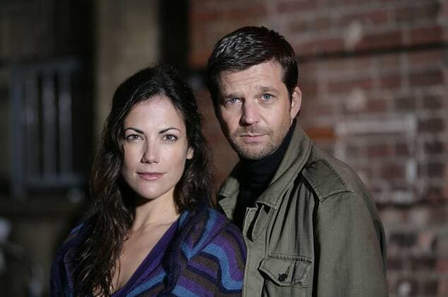 Ich Kaempf um Dich (AT) Kai Wiesinger als Michael Lehmann und Bettina Zimmermann als Katharina Lehmann bei Settermin des Sat.1 Thrillers - Ich Kaempf um Dich - in Berlin Bilder im Motiv aufgenommen Copyright: IMAGO. Radke 30.10.2006 *** Local Caption *** IMAGO. *** Ich Kaempf um Dich AT Kai Wiesinger as Michael Lehmann and Bettina Zimmermann as Katharina Lehmann on set of the Sat 1 thriller Ich Kaempf um Dich in Berlin Pictures taken in the scene Copyright IMAGO Radke 30 10 2006 Local Caption IMAGO Copyright: xEventpress Radkex