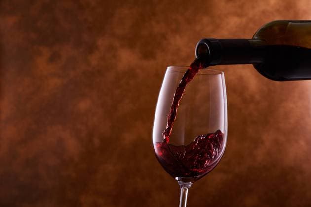 Pouring wine in a glass 146237986  (146237986)