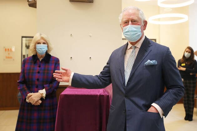 Bilder des Jahres 2021, Entertainment 02 Februar Entertainment Themen der Woche KW07 Entertainment Bilder des Tages . 17 02 2021. Birmingham, United Kingdom. Prince Charles, the Prince of Wales and Camilla, the Duchess of Cornwall during a visit to the Queen Elizabeth Hospital in Birmingham, United Kingdom.  xPoolx xi-Imagesx IIM-22032-0012