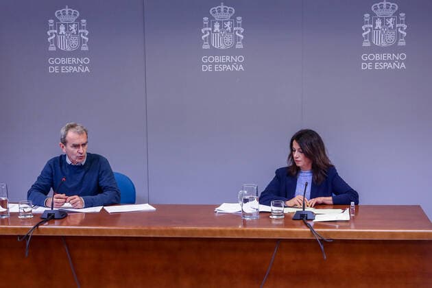 The director of the Center for Coordination of Alerts and Health Emergencies (CCAES), Fernando Simon, and the Secretary of State for Health, Silvia Calzon, intervene during a conference convened for the media at the Ministry of Health to report on the evolution of the coronavirus, in Madrid, (Spain), 18 February 2021. 18 FEBRUARY 2021 LagenciaEP PRESS R.Rubio.POOL 02 18 2021 Madrid Madrid Spain Copyright: xLagenciaEPxPRESS R.Rubio.POOLx 3569743