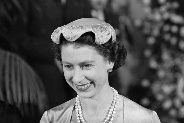 Queen Elizabeth II, Head and Shoulders Portrait during visit to Washington, D.C., USA, Warren K. Leffler, October 17, 1957  Copyright: xCircaxImagesx ghi-circa09404