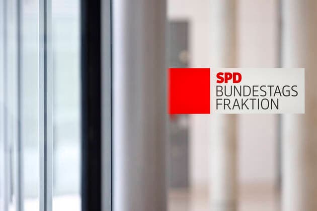 Hinweisschild auf die SPD-Fraktion im Deutschen Bundestag. (Themenbild, Symbolbild) Berlin, 12.02.2021