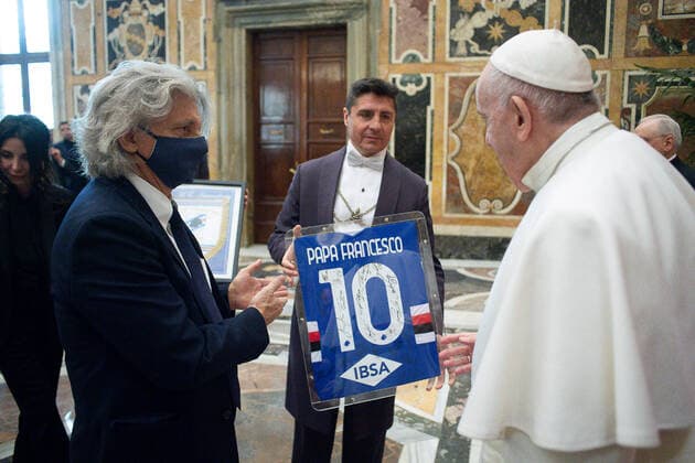 Entertainment Bilder des Tages February 19, 2021 : pope francis receives in Audience the Sampdoria s Managers and Players at the Clementine Hall at the Vatican  Copyright: x VATICANxMEDIAx CPPx xIPAx x CatholicxPressxPhotox