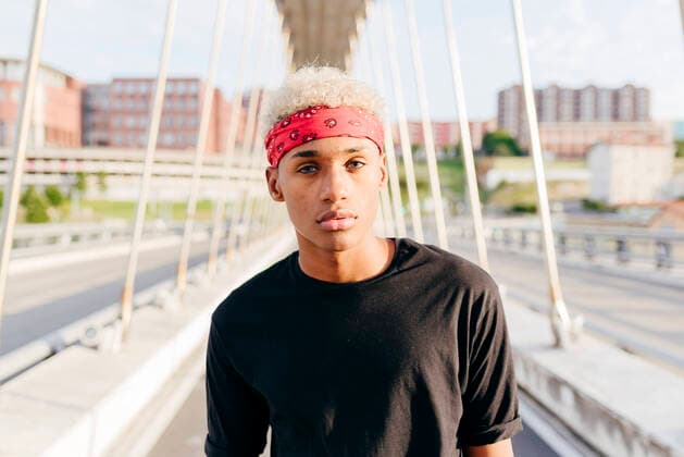 Creative Highlights Symbolbilder Handsome black boy with headscarf standing in the middle of the bridge looking at camera, Model released, Property released Copyright: xManuelxRuizxAlbax MR