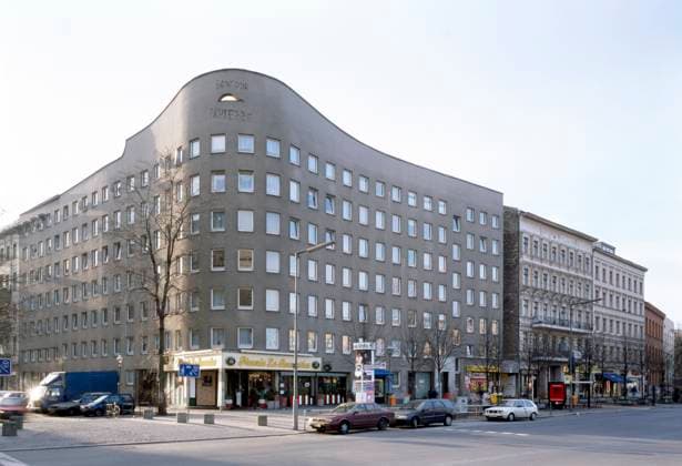 Architektur von Alvaro Siza Vieira Bildarchiv-Monheim Arcaid Images , Schlesisches Tor Housing ( Bonjour Tristesse ), Schlesische Strasse, Kreuzberg, Berlin. 1980-1984., 28.01.2021 Copyright: xAnnetxvanxderxVoort x, Ref11843-10-1.jpg Germany  Copyright: xBildarchivxMonheim arcaid.co.ukx