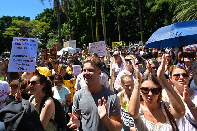ANTI VACCINATION RALLY SYDNEY, Crowds gather during an anti-vaccination rally in Sydney, Saturday, February 20, 2021. The national rollout of the Pfizer vaccine will begin on Monday in what will be the largest exercise of its kind in Australia s history. ( NO ARCHIVING, EDITORIAL USE ONLY, NO USE IN BOOKS WITHOUT CONSENT SYDNEY NSW AUSTRALIA  Copyright: xSTEVENxSAPHOREx 20210220001521826033