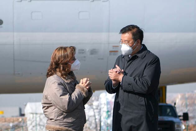 (210221) -- MEXICO CITY, Feb. 21, 2021 -- Mexican Deputy Foreign Minister for Multilateral Affairs Martha Delgado (L) and Chinese Ambassador to Mexico Zhu Qingqiao greet each other at the arrival of the first shipment of COVID-19 vaccines from Chinese company Sinovac at the airport, in Mexico City, Mexico, Feb. 20, 2021. The first shipment of COVID-19 vaccines from Chinese company Sinovac arrived in Mexico City on Saturday, authorities reported. ) MEXICO-MEXICO CITY-CHINA-SINOVAC-VACCINE-ARRIVAL XinxYuewei 