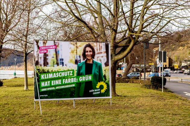 Wahlplakate zur Landtagswahl 2021 in Linz ( Kreis Neuwied - Rheinland-Pfalz ). Am 14. März 2021 wird in Rheinland-Pfalz ein neuer Landtag gewählt. Anne Spiegel Grüne Klimaschutz Wahlplakate *** election posters for the state election 2021 in Linz district Neuwied Rhineland-Palatinate On 14 March 2021 a new state parliament will be elected in Rhineland-Palatinate Anne Spiegel Grüne Klimaschutz election posters